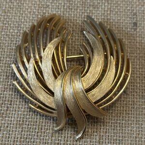Vintage Trifari Gold Tone Brooch Pin MCM Mid-Century Modern